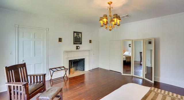 Coxsackie Home w/ River Views: Walk to The Wire!, Buchen Sie Ferienhaus  