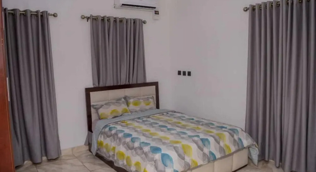 Bamgbose Apartments - Sleeps 2 - Parking - Balcony, Book Apartment Idowu Lagos