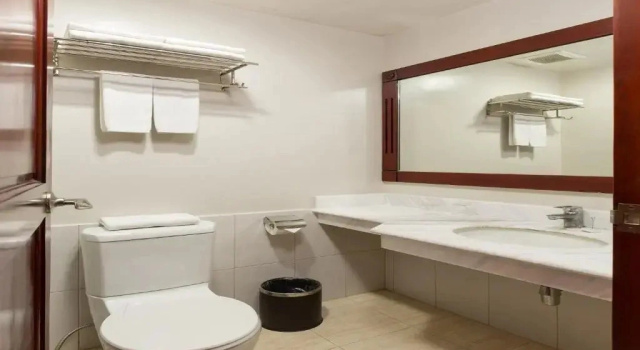Четырёхместный полулюкс MJ Hotel and Suites