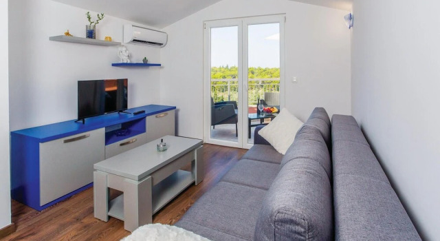 Nice Apartment in Makarska With 1 Bedrooms and Wifi, Забронировать Апартаменты/квартира Макарска Biokovo Nature Park, рядом с Пляж Соларич