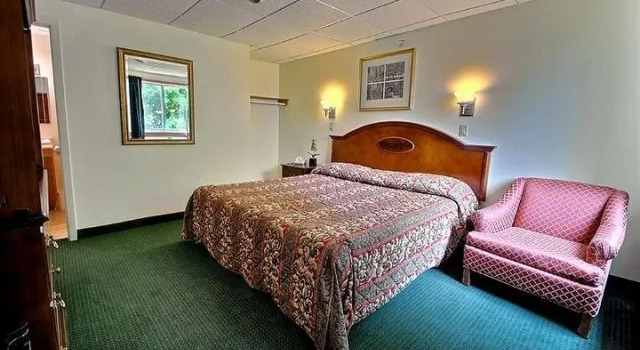 Americas Best Inn Lake George, Забронировать Отель Лейк-Джордж Adirondack Mountains, рядом с Ichabod Crane Schoolhouse