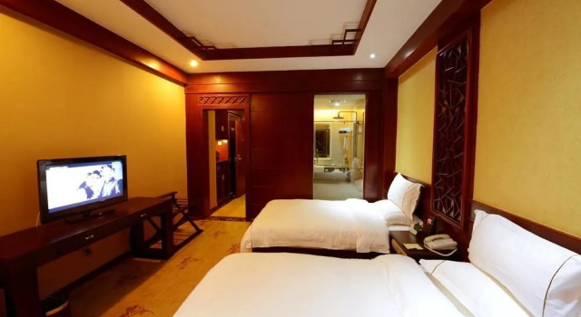 Shizong Diheng Hotel, Rezerwuj Hotel Hotele w Qujing z parkingiem, Parking