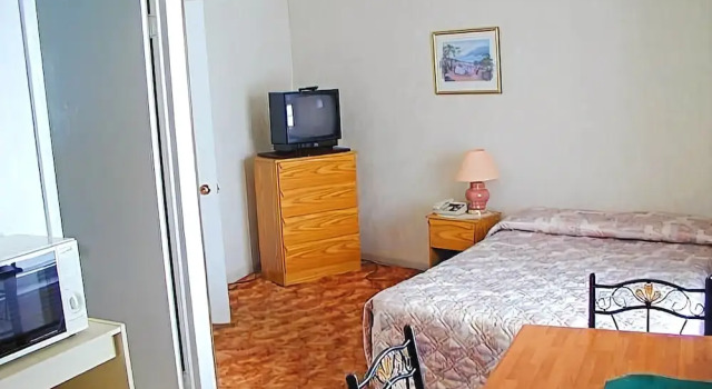 Condotel Motel Canadien, Забронировать Мотель Мотели Сент-Анн-де-Бопре, рядом с Côte de Beaupré cheese factory, Мотель