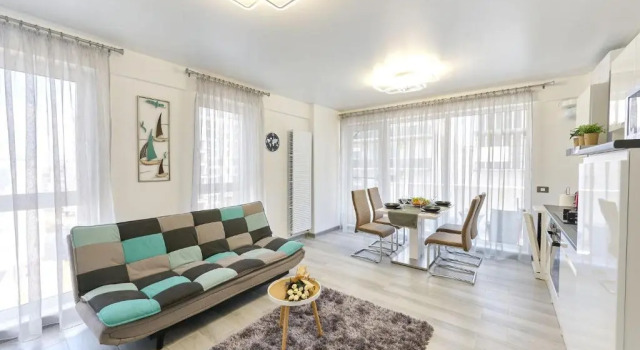 Sunflower 2BR Apartment in Nord10- parking n pool, Varaa Huoneisto Hotellit Mamaia-Sat pysäköinnillä, Pysäköinti