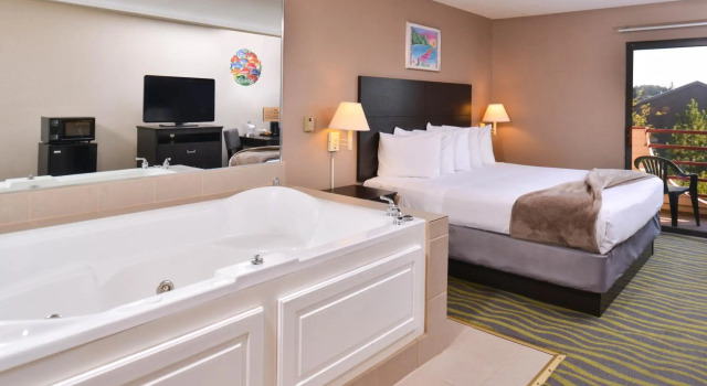 Atlantis Family Waterpark Hotel, an Ascend Collection Hotel, Забронировать Отель Отели The Dells 3 звезды, 3*
