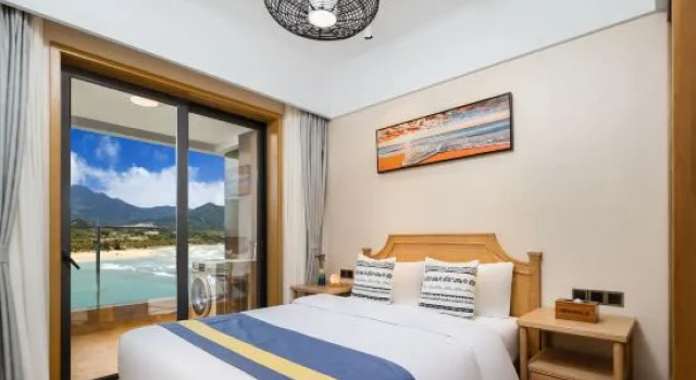 Люкс с 3 комнатами с балконом и с видом на море The sea Hotel.