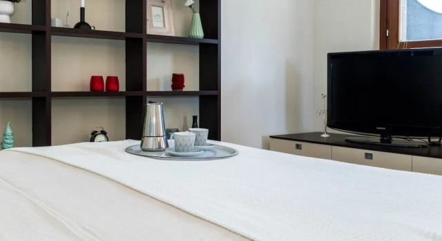 JOIVY Stylish Flat w/ Garden, Book Lejlighed Hoteller i Como med pool, Swimmingpool