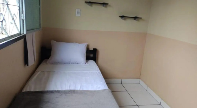 Кровать в общем номере Jô House
