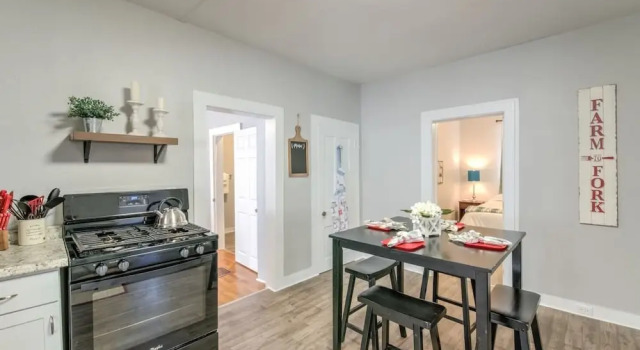 Апартаменты 3BR Of Downtown King Bed, Dining, Has It All!