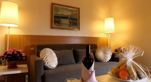 Люкс Deluxe Sultan Hotel-Restaurant-Bistro