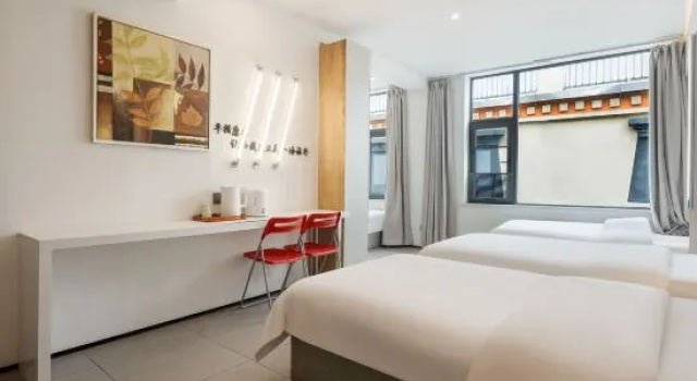 Кровать в общем номере (мужской номер) Kangsang Youth Hostel (Potala Palace Jokhang Temple)