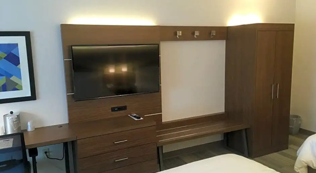 Четырёхместный полулюкс c 1 комнатой Holiday Inn Express & Suites Bethlehem Airport-Allentown Area