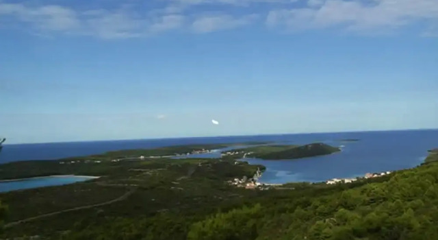 Коттедж Holiday Home in Veli Rat near Saharun