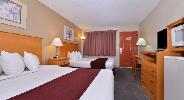 Четырёхместный номер Standard Canadas Best Value Inn & Suites-Vernon