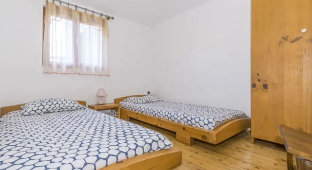 Cetina Rebi i in Rebi i, Rezervovat Hotel Hotely v Hreljići s parkováním, Parkování