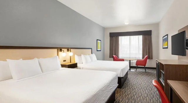 Четырёхместный номер Standard Ramada by Wyndham Marina