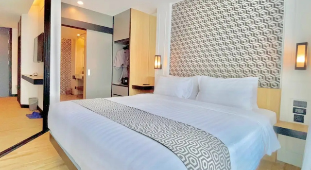 Люкс с балконом Chezzotel Pattaya