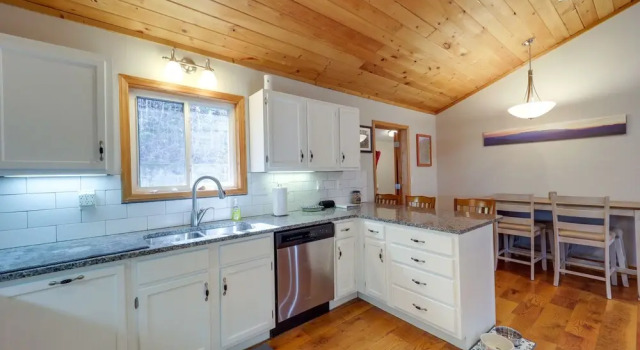 Коттедж Pet-friendly Cabin w/ Fire Pit in Spruce Pine!