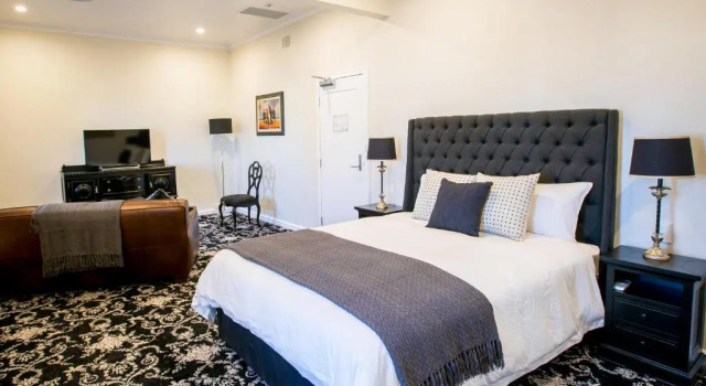 Люкс Premier The Commercial Boutique Hotel