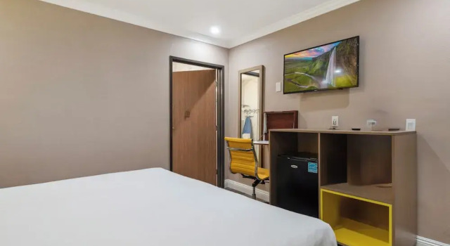 Номер Standard Hotel H-Wood
