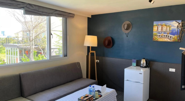 Breeze and Waves Hostel