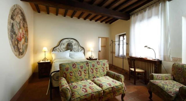 Palazzo Brandano Hotel, Забронировать Отель Отели Val di Chiana с парковкой, Парковка