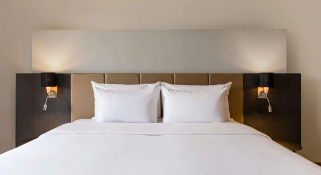 Номер Premium с балконом и с видом на озеро Radisson Hotel Tamboho Waterfront Antananarivo