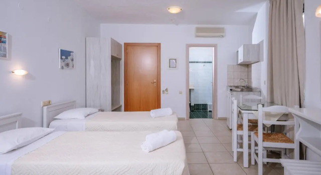 Двухместная студия Standard с балконом Dionysos Apartments & Studios