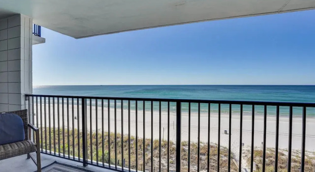 Апартаменты Oceanfront PCB Condo: Steps to Private Beach!