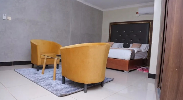 Signature Suites & Hotel