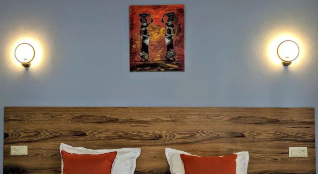 Hotel Canvas
