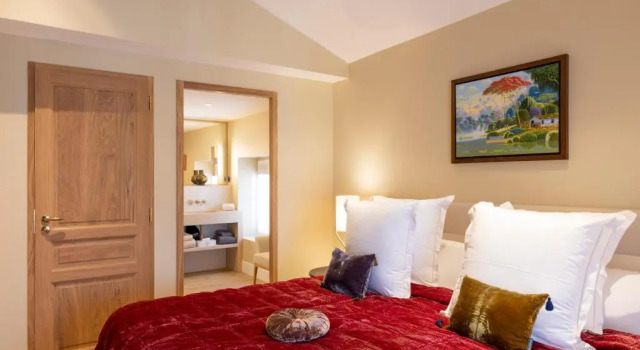 Полулюкс Hotel La Mère Germaine