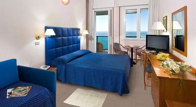 Hotel Majestic, Забронировать Отель Отели Побережья Марок 4 звезды, 4*