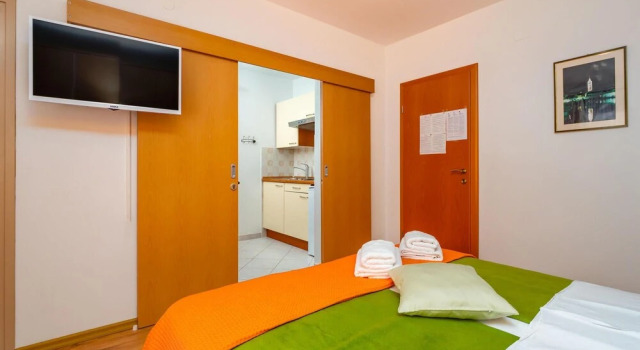 Beautiful Apartment in Barbat na Rabu With Wifi, Prenota Appartamento Hotel a Isole Quarnerine con parcheggio, Parcheggio