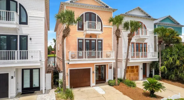 Beach Bay Getaway! Bayfront 4BR 4BA House Sleeps 12 Private Pool Boat Dock, Book Feriehus Hoteller i Lower Grand Lagoon med parkering, Parkering