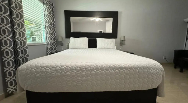 Студия White Horse Motel