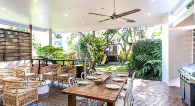 Коттедж Nothling Street Beach House - Walk to Moffat Beach, Play, Dine & Surf