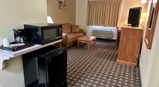 Четырёхместный полулюкс FairBridge Inn & Suites Kellogg