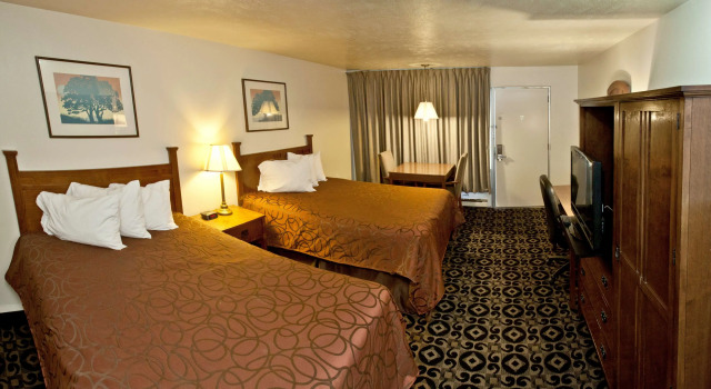 Четырёхместный номер Standard Americas Best Value Inn Roosevelt/Ballard