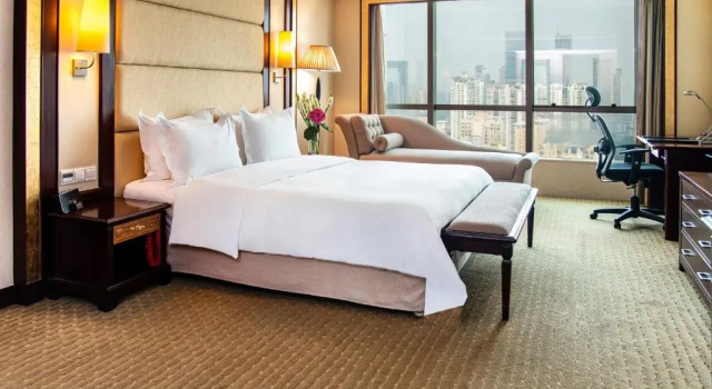 Двухместный люкс с доступом в лаунж c 1 комнатой Holiday Inn Shenzhen Donghua by IHG
