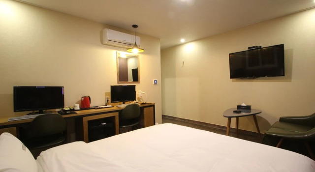 Play Hotel