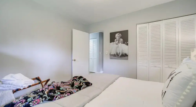 Коттедж с 3 комнатами Centrally Located Brevard Home w/ Deck & Fire Pit!