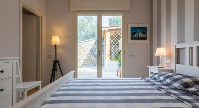 Коттедж с 2 комнатами с балконом Luxury Apartment in Modern Villa Unit 1