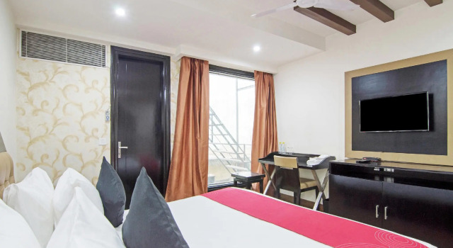 Townhouse 909 Hotel The Bluemoon, Забронировать Отель Сола 