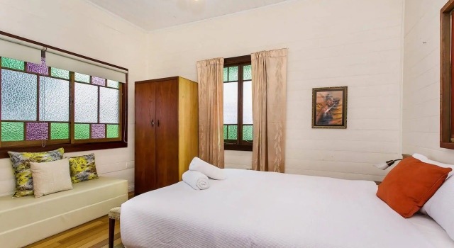 Bangalow Bungalow, Забронировать Отель Бангало Byron Bay Hinterland, рядом с Исторический музей и чайные комнаты Бангалова