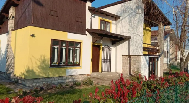 Villa Lim, Забронировать Вилла Виллы Бергамо, рядом с Городской археологический музей, Вилла