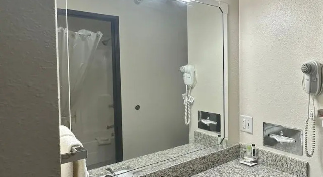 Четырёхместный номер Standard Super 7 Inn Tecumseh