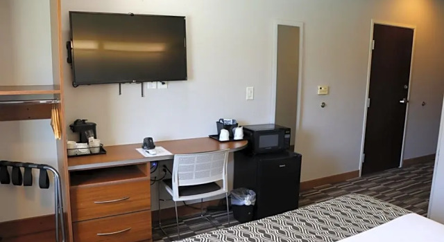 Номер Superior Microtel Inn & Suites by Wyndham Columbus Near Fort Benning