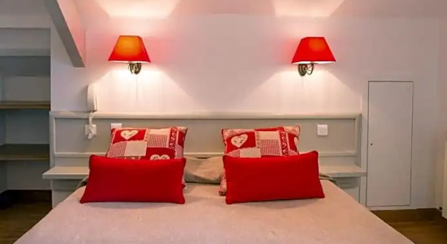 Двухместный номер Standard с балконом Logis Hôtel Etchemaïté