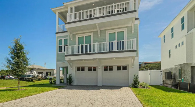 Endless Summer Oasis- Luxury 5br, heated pool, elevator, steps to ocean!